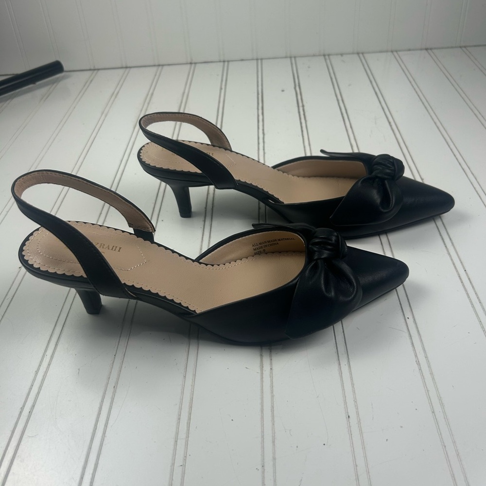 Isaac Mizrahi Black Slingback Bow Kitten Heels Pointed Toe Womenโs Size 9 - Picture 8 of 9